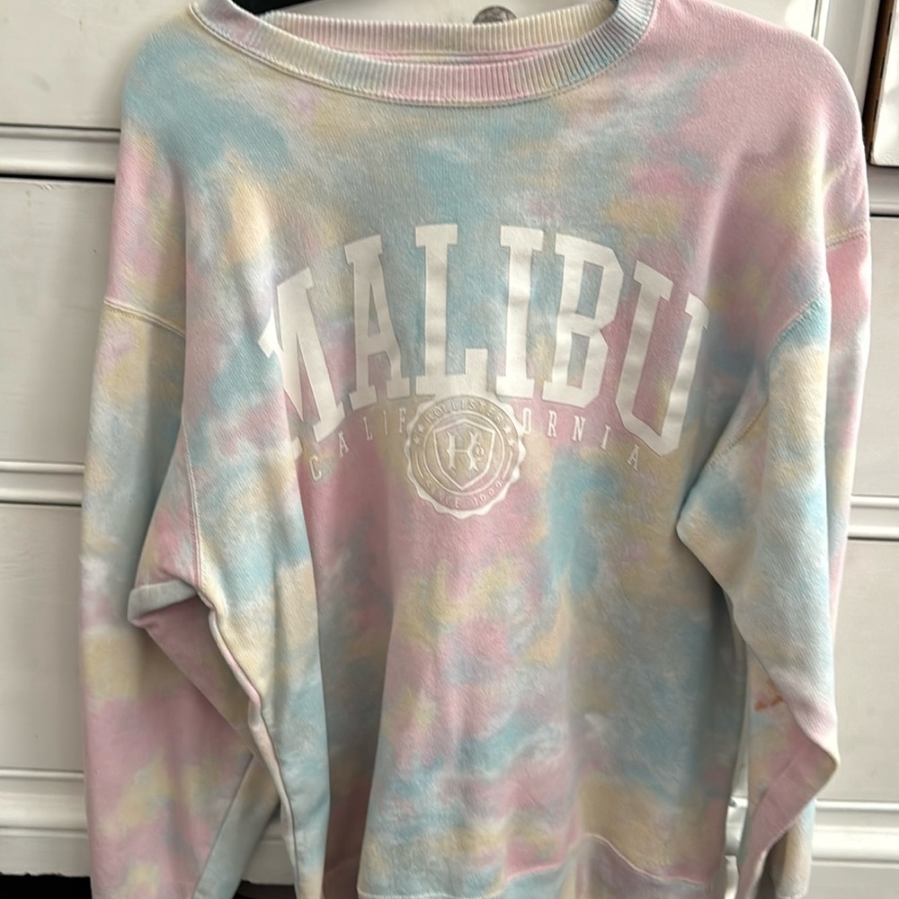 Very colorful crewneck
